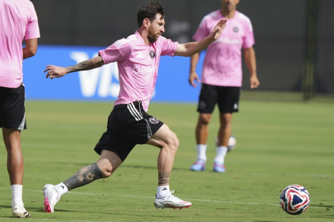Lionel Messi trong buổi tập của Inter Miami tại Fort Lauderdale, Florida, Mỹ ngày 13/6. Ảnh: AP

